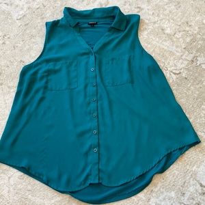 Green collared sleeveless button up blouse. Torrid size 1
